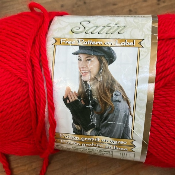 3 balls /packages Bernat Satin Yarn crimson red #04705 - Picture 8 of 16